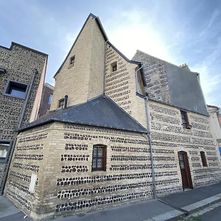 Les Falaises De L'estran Holiday home *